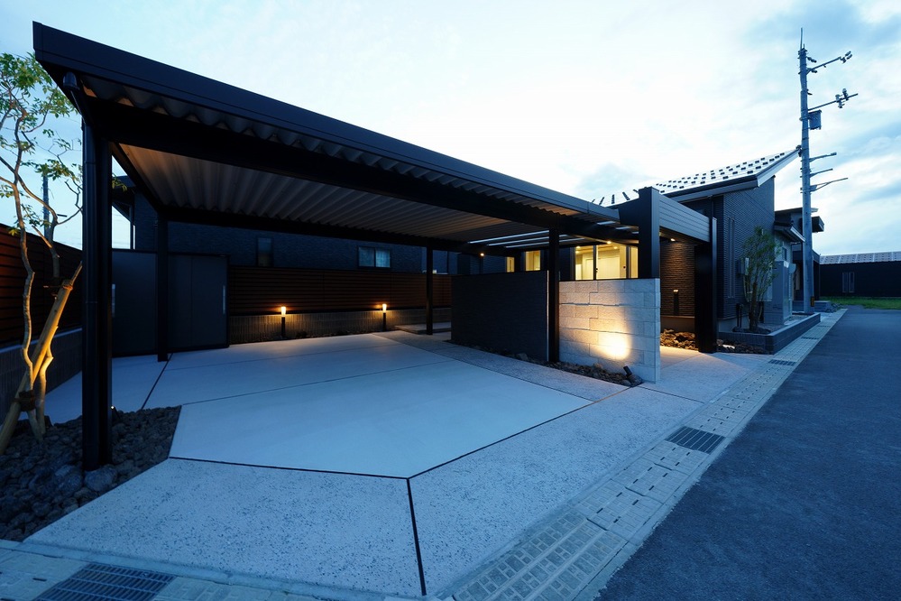 シンプルで重厚感のあるガレージ