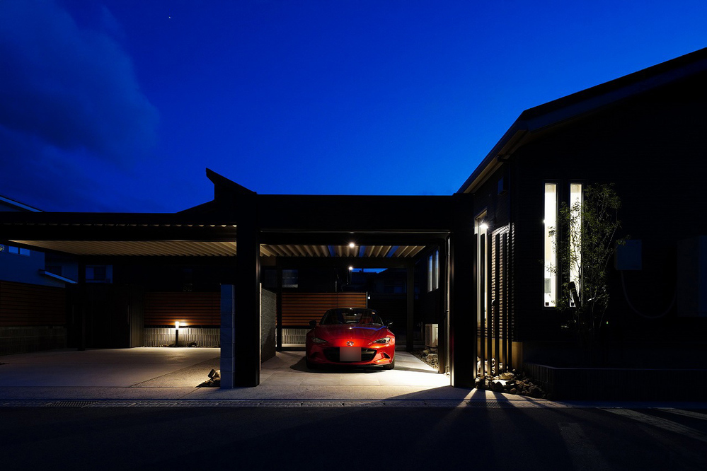 シンプルで重厚感のあるガレージ