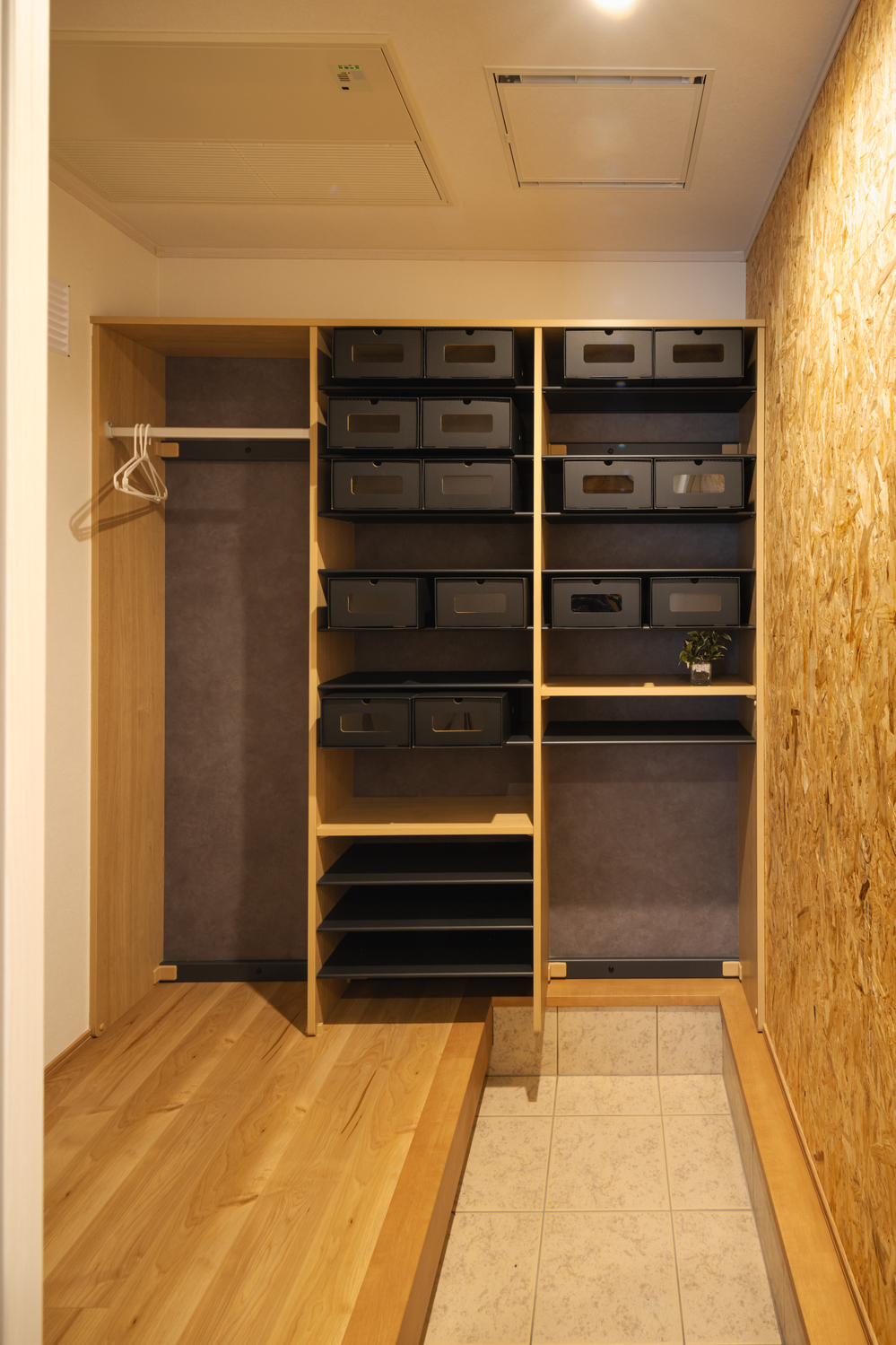 玄関収納｜木次町モデルハウス