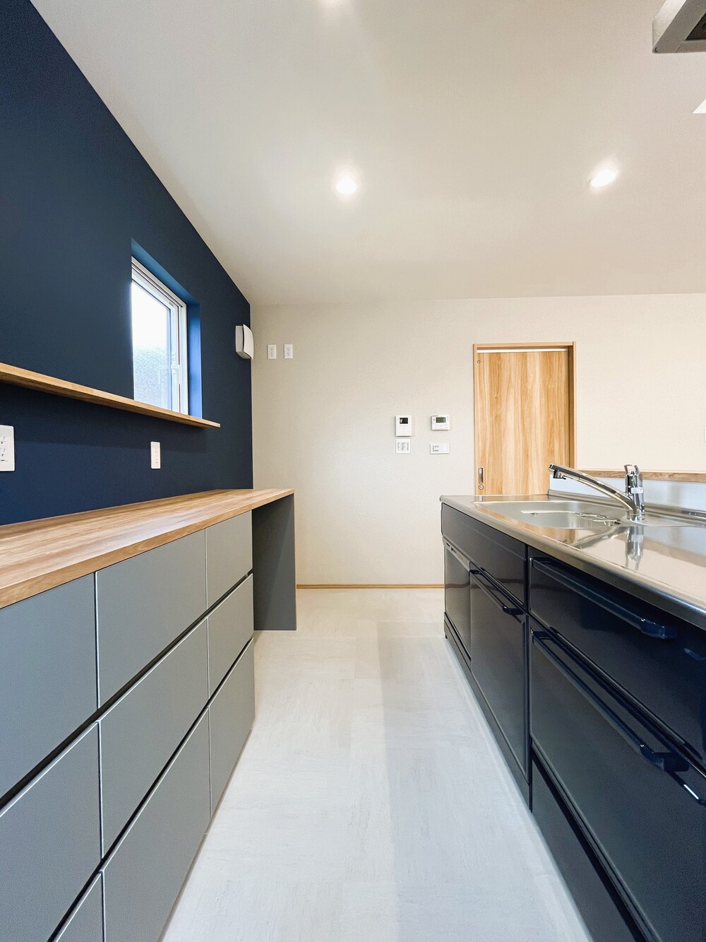 ガルバリウムの圧倒的な存在感が特徴のモダン新築