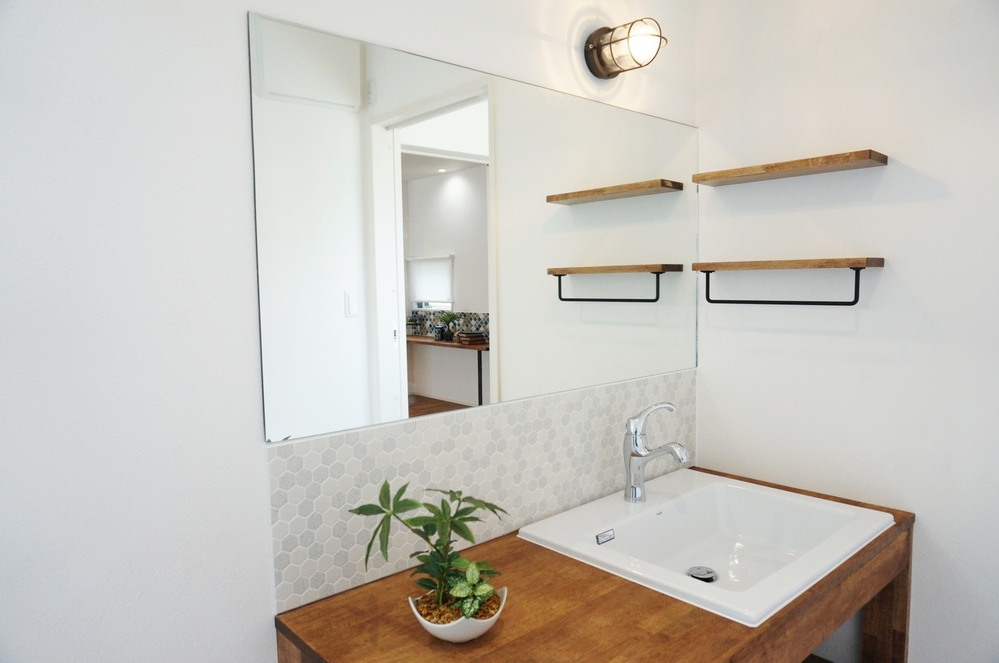 洗面、トイレ等の水回り｜温もりとスタイリッシュさの調和が楽しい家