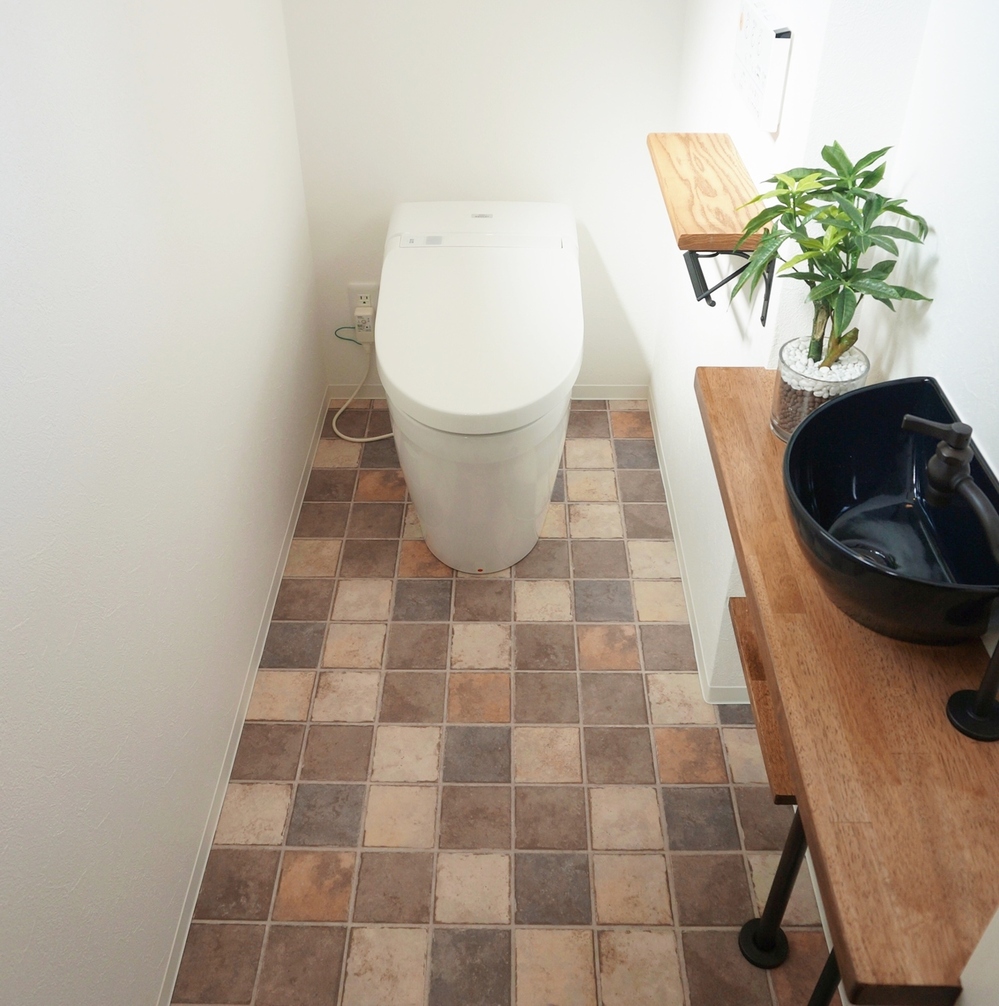 洗面、トイレ等の水回り｜温もりとスタイリッシュさの調和が楽しい家