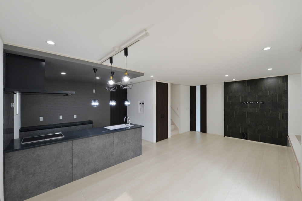 モノトーンでまとめたシャープな空間