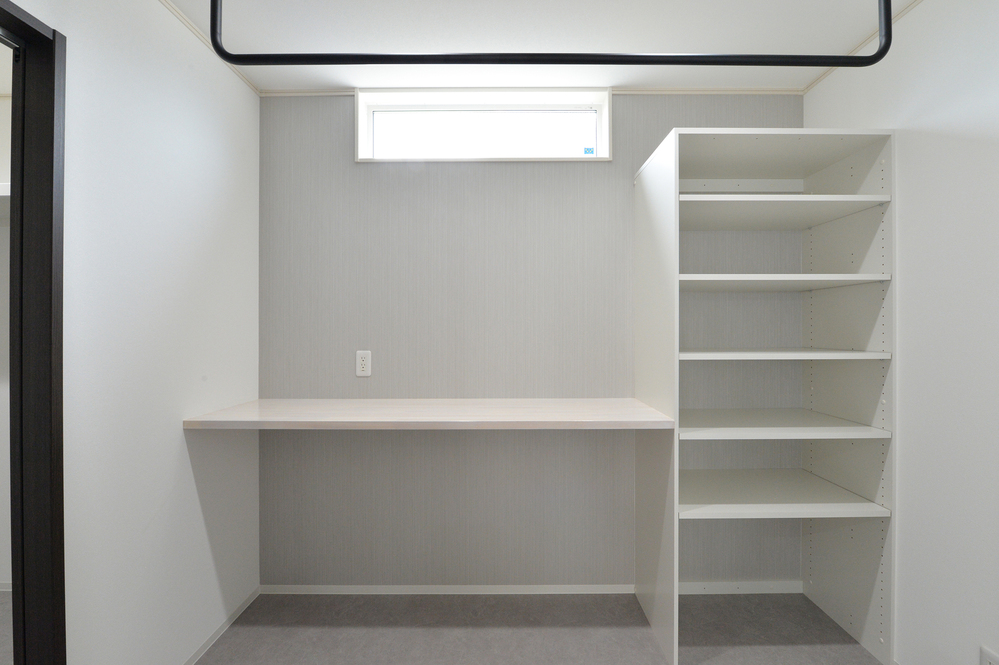 トイレ、洗面|モノトーンでまとめたシャープな空間