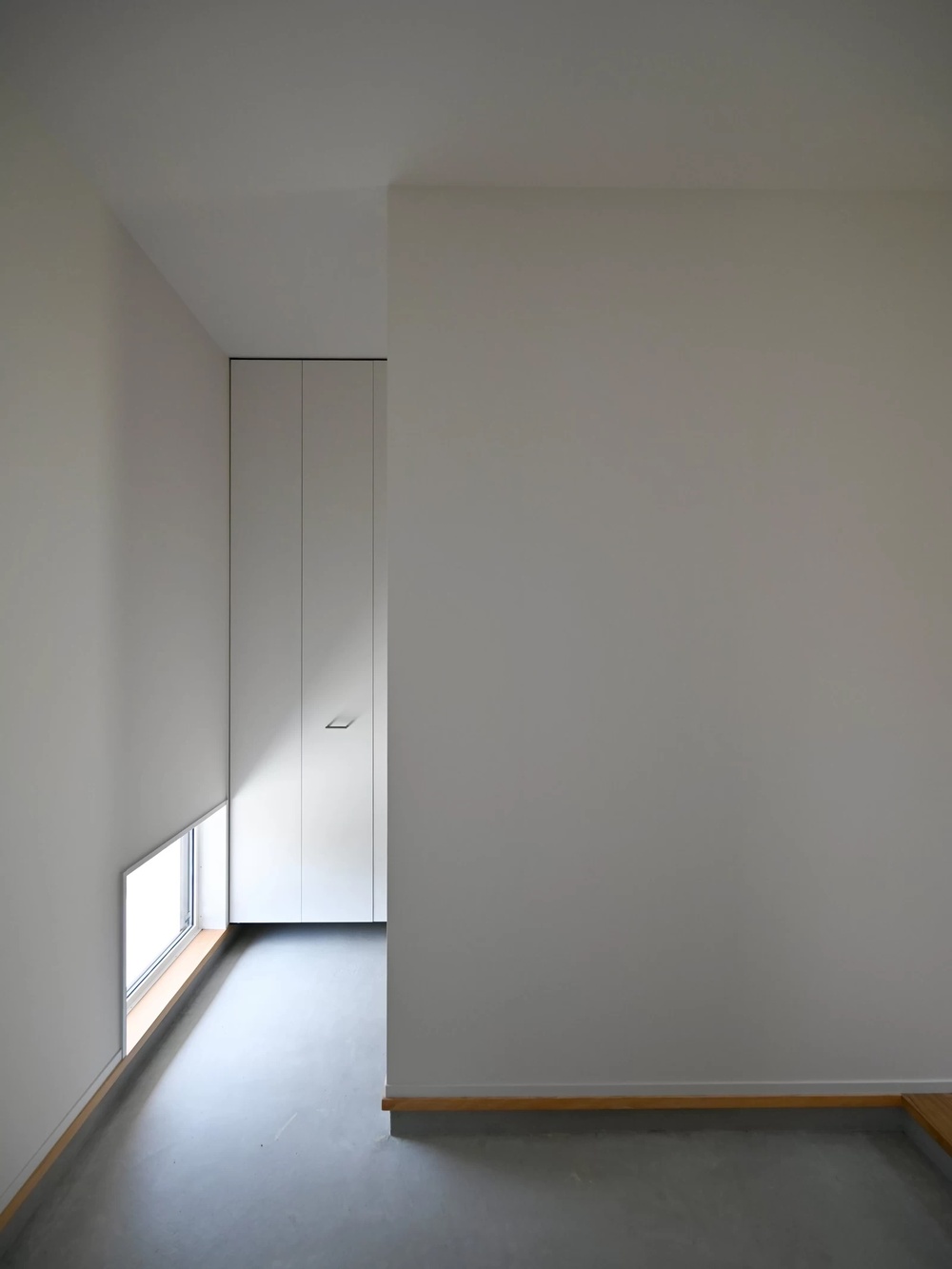 玄関｜焼杉の家より