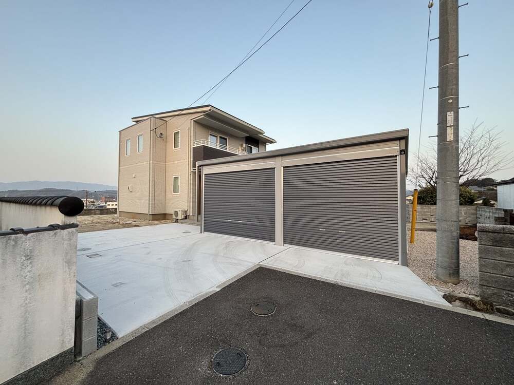 シャッター付きガレージ