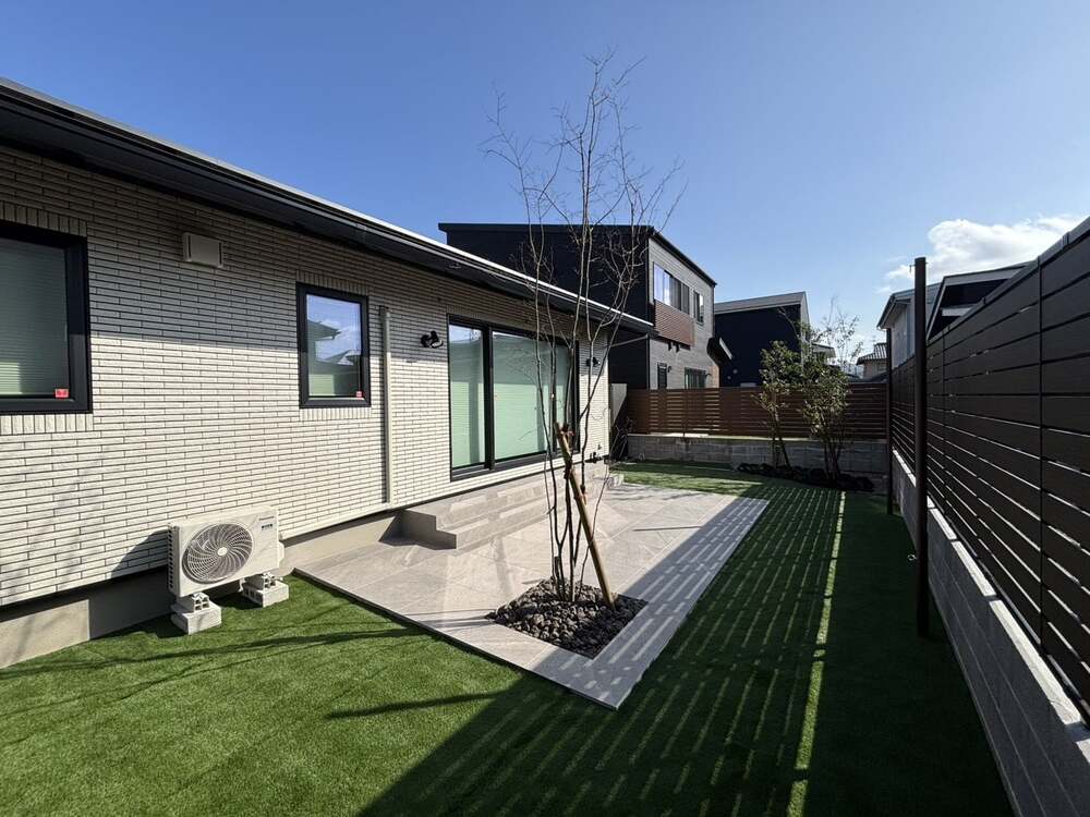 リビングが外まで広がる。究極のフラットデッキ