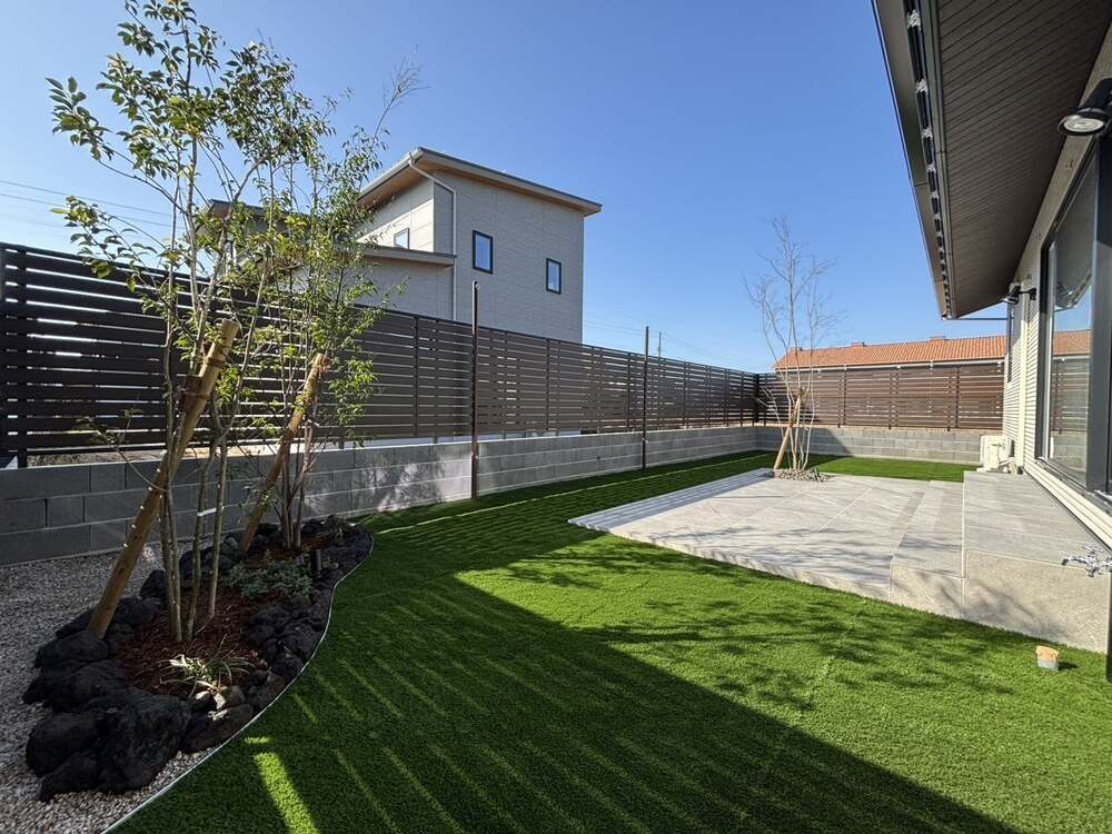 リビングが外まで広がる。究極のフラットデッキ