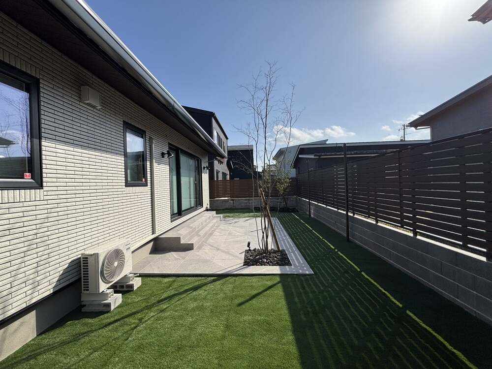 リビングが外まで広がる。究極のフラットデッキ