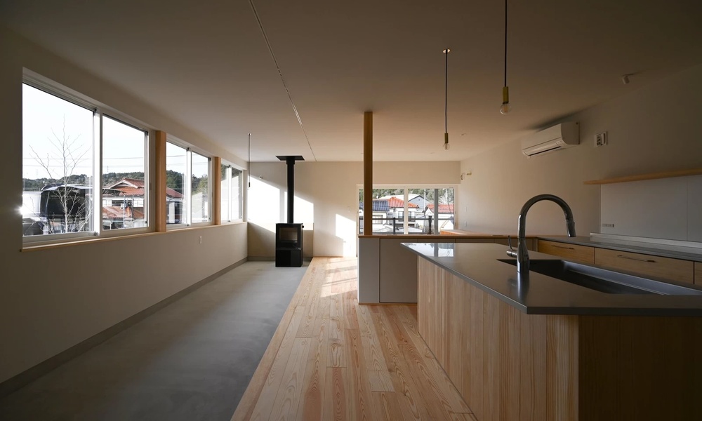 深い軒のある家