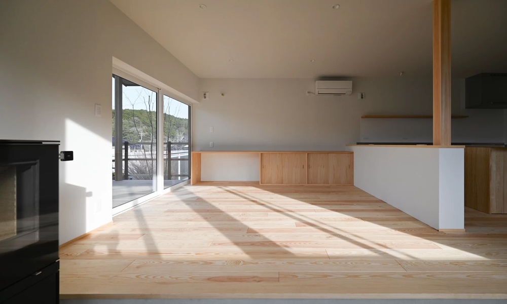 深い軒のある家