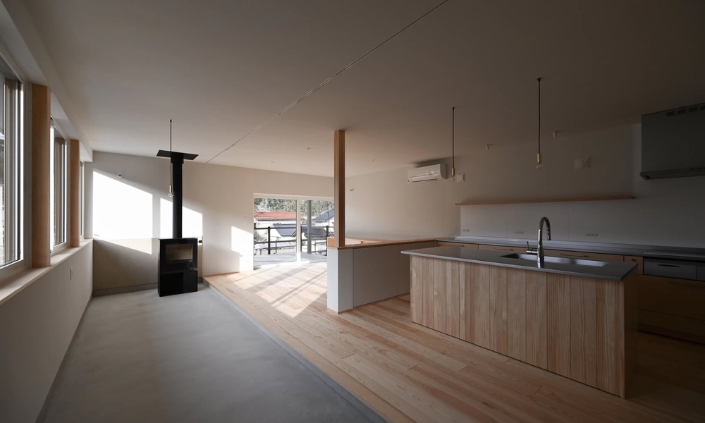 深い軒のある家