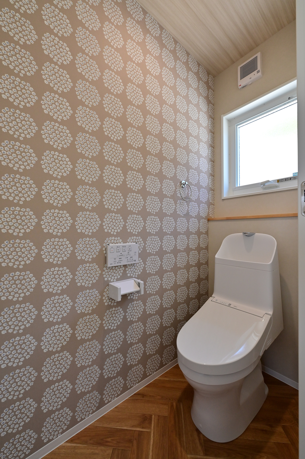 ふたつのトイレ|家族の成長に合わせて変化する ナチュラルな暮らし