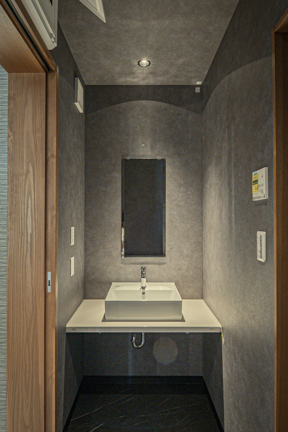 ホテルライクな上質さをまとった、洗面・バスルーム空間