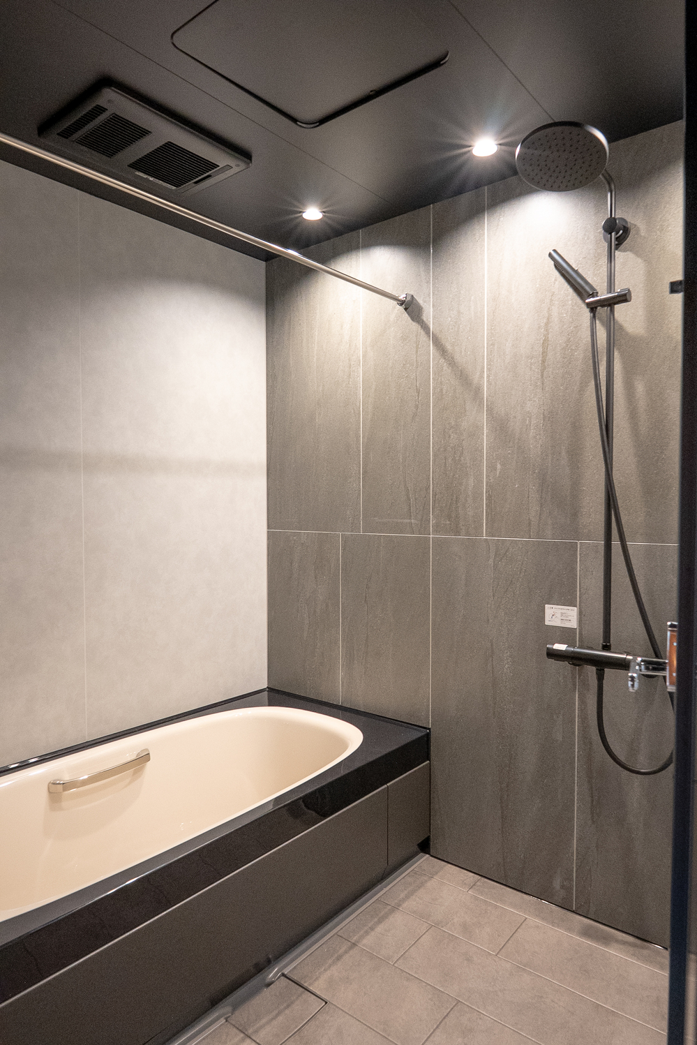 ホテルライクな上質さをまとった、洗面・バスルーム空間