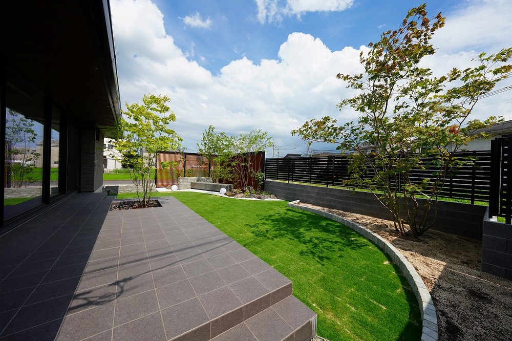 空と緑を楽しむ、プライベートガーデン