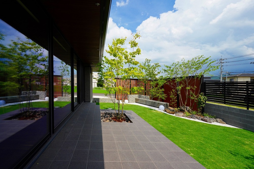 空と緑を楽しむ、プライベートガーデン