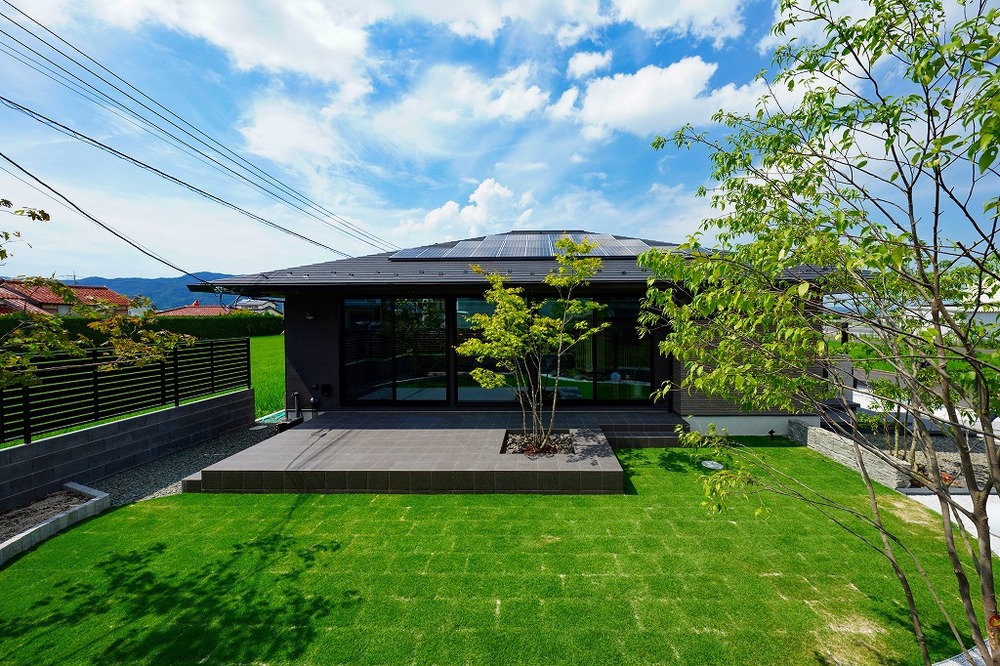 空と緑を楽しむ、プライベートガーデン