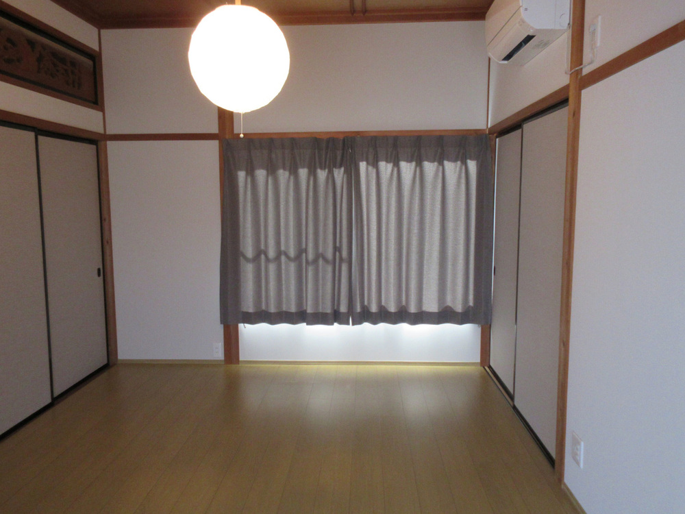 受け継いだ住まいを、今の暮らしに合う心地よさへ。築60年超の内装リノベーション