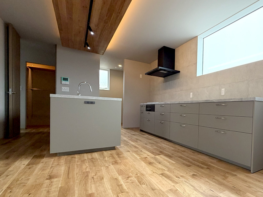 〖たなべの杜〗4月25日(土)・26日(日)完成見学会を事前紹介！空に近い2階リビングで、光とプライバシーを両立した住まい｜松江市西川津町