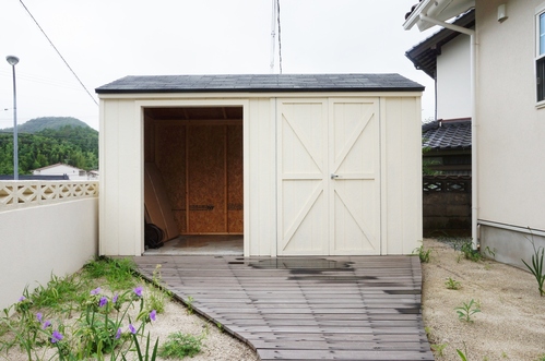 暮らしを楽しむ平屋のお家より可愛い物置