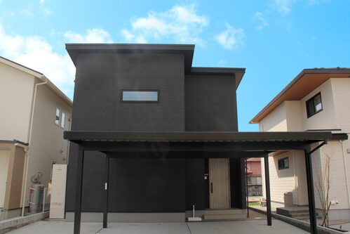 白い床が印象的なアーバンスタイルのお家