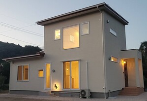 勝手口にはかわいいネコのシルエットライト