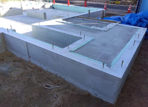 ジャンブレ『基礎工事が完了しました』