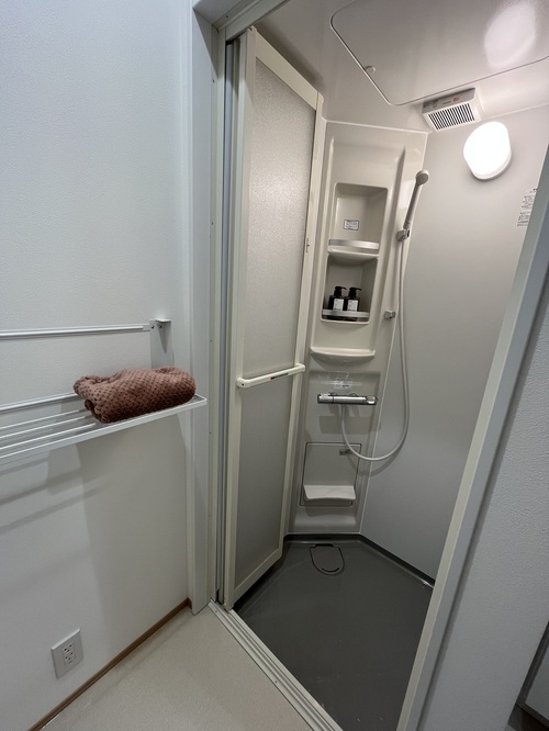 セカンドハウスのお風呂事情、シャワー室で解決！