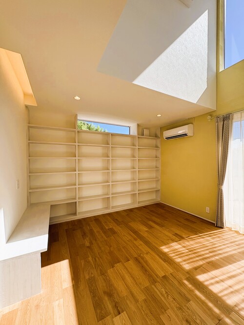 美しさと利便性を兼ねた造作棚