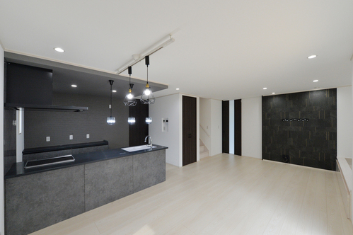 モノトーンでまとめたシャープな空間