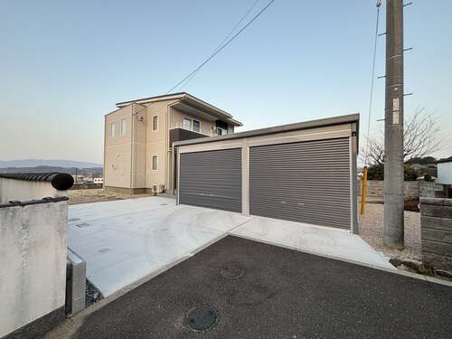 シャッター付きガレージ