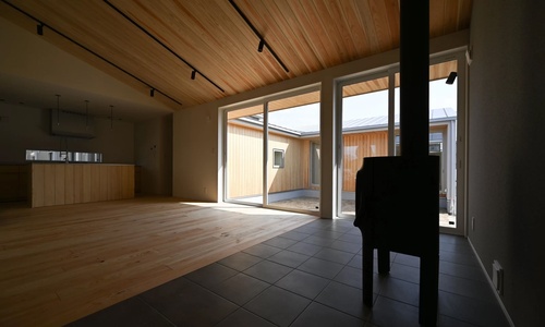 コの字型の平屋