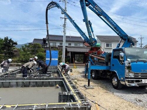 基礎コンクリート　コンクリート打設（だせつ）